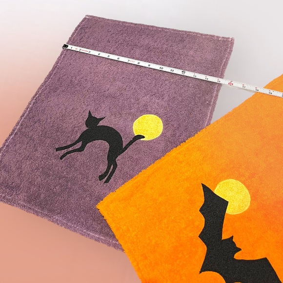 Lot/2 𝑯𝒂𝒏𝒅𝒎𝒂𝒅𝒆 Halloween Hand Towels - Picture 9 of 12